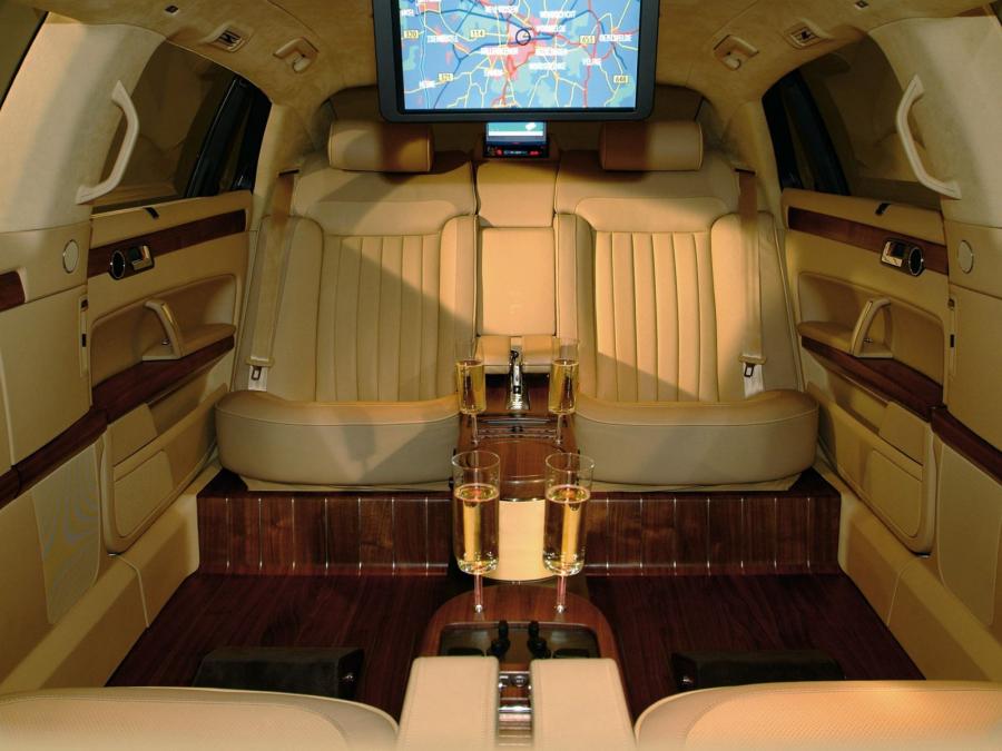  Volkswagen Phaeton Individual Lounge Study 2005 года  (фото 10 из 11)